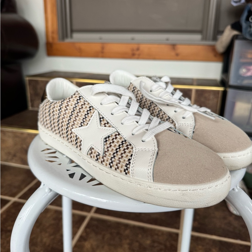 Women’s Carla Tweed Vintage Havanas size 8.5
